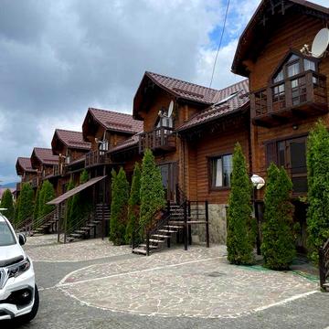 Оренда котеджу в Буковелі в селі Поляниця на довготривалий термін