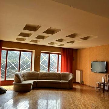 Продам будинок з земельною ділянкою в Киівському районі