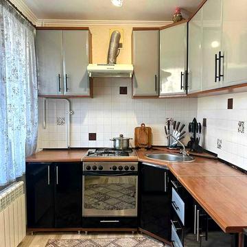 Продаж 2 кімнатної квартири перепланованої з 3 район Відродження