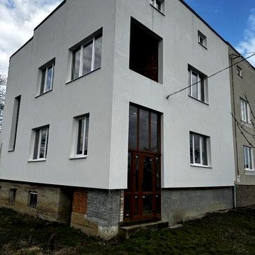 Продається цегляний спарений будинок в м. Самбір