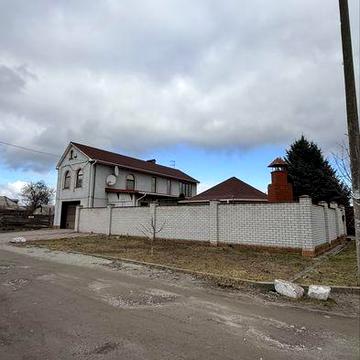 Будинок у космічному мкрн.