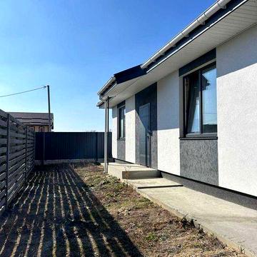 Будинок в Гостомелі поруч із озером!