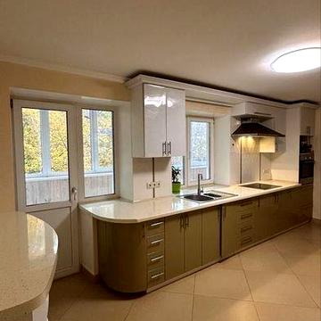 +Простора двокімнатна квартира з виглядом на парк Шевченка