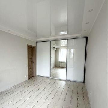 центр метро спортивна 1 кімнатна квартира 4 поверх