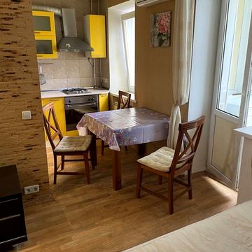 Лєскова вул., 6