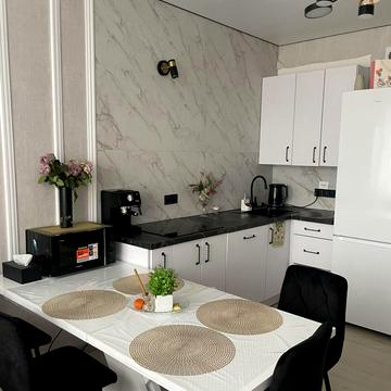 Простора однокімнатна квартира з ремонтом в ЖК Скай Сіті