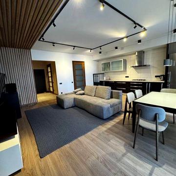 Сонячний парк новобудова з паркінгом вільна