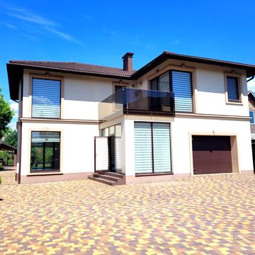 Центральна вул.