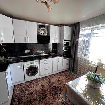 Світла 2-кімнатна квартира в центрі міста, біля моря на 1 Травня