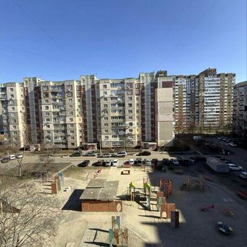 Продаж 2-к квартири під ремонт 50.6 кв.м 6 поверх Висоцького 6а