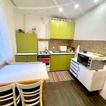 4-х кім. квартира в центрі міста.