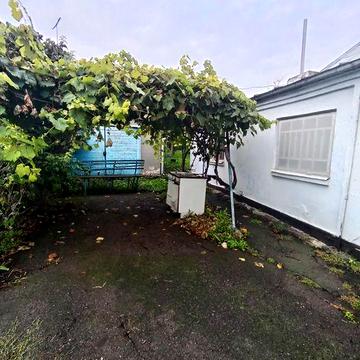 Продається будинок окремий з  ділянкою та гаражем"