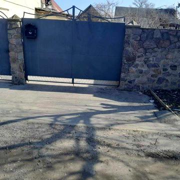 Продам дом под снос на участке 10 соток в центре города