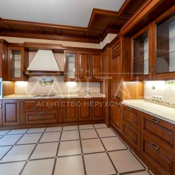 Ексклюзив біля Володимирського собору. Цегляний дім, Паркінг, Класика