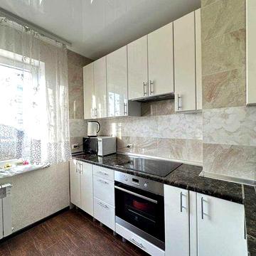 Продам 4-кімнатну квартиру  вул. Академіка Сахарова (+програми)