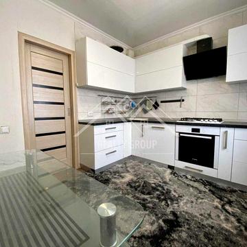 Продаж 3-кімнатної квартири покращеного планування на мкр. 5-Зарічний