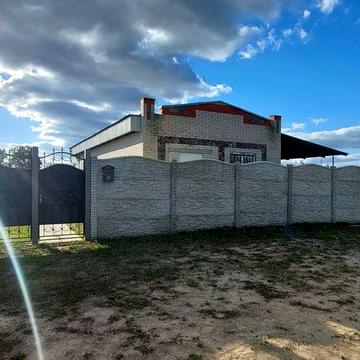 Продається житлове приміщення та гараж на два авто