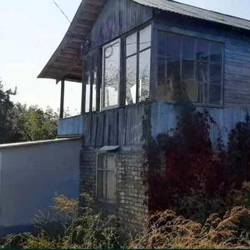 Дача на Русановских садах. До Днепровского пляжа пять минут пешком.