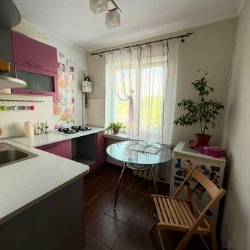 Продається 2-кімнатна квартира по вул. Братська 77