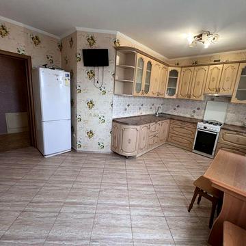 Оренда 2 к квартири на Зарічанській