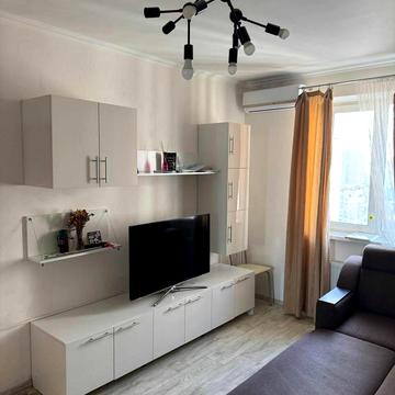 Андрія Аболмасова вул. (Панельна), 7