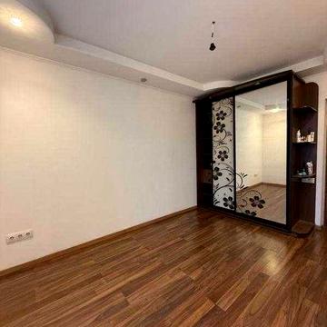 Продам 3 кімнатну квартиру в цегляному будинку на Таїрова