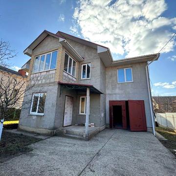 Будинок в Авангарді 6 соток Усі міські комунікації 220м2 180000 у.о.