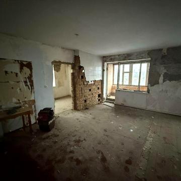 Срочно продам 2-комн. квартиру на Молодежной с гаражом во дворе