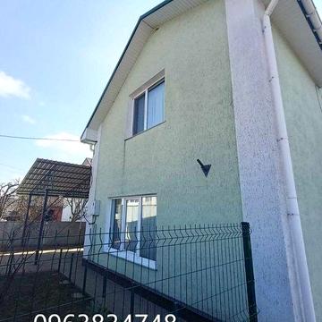 Будинок з якісним ремонтом, земельною ділянкою та сонячними панелями