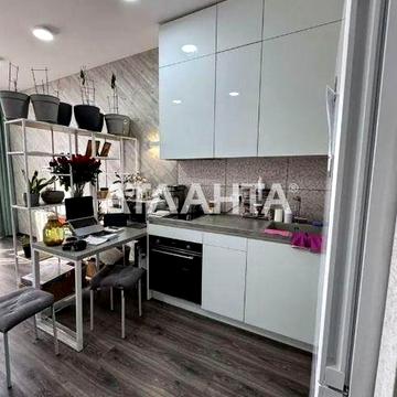 Чудова 1к з євроремонтом,метро Васильківська 15 хв пішки.