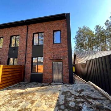 Кутовий таунхаус в Ірпені біля Центрального парку в лісовій частині