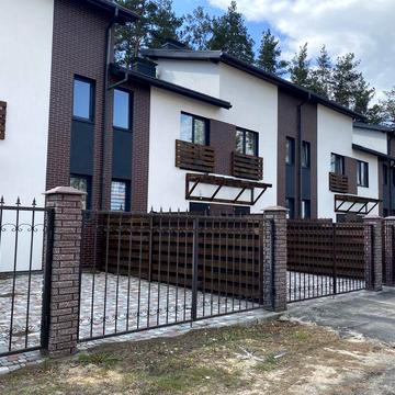 Таунхаус у КМ Lesnoe2 серед сосен неподалік парку Щасливий