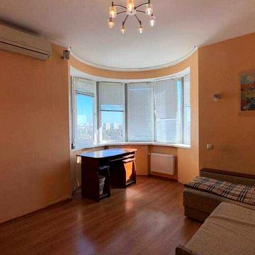 Продаж 2-к квартири в ЖК Верховинна, 37. Від метро - 7 хвилин.