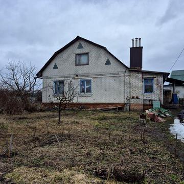 Окремий цегляний будинок  на  Обл.лікарні