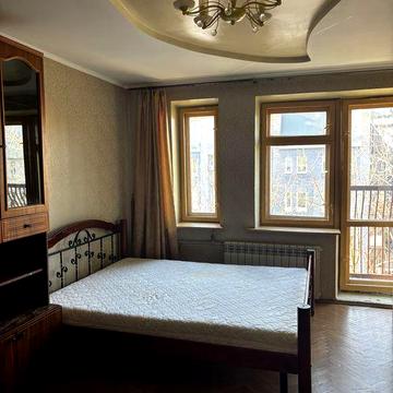 Квартира 3 кімнатна+ кухня Поділ в Хорева 32 біля метро