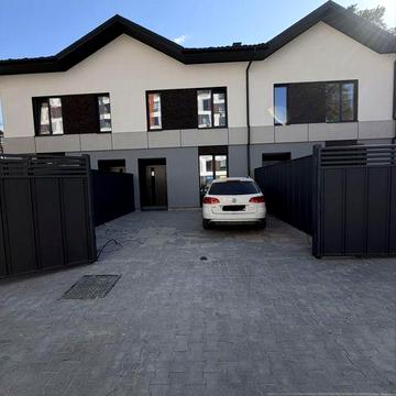 Самый уентр города, Таунхаус с центральными коммуникациям и газом.