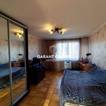 Простора 4-кімнатна квартира з балконом / у парковій зоні