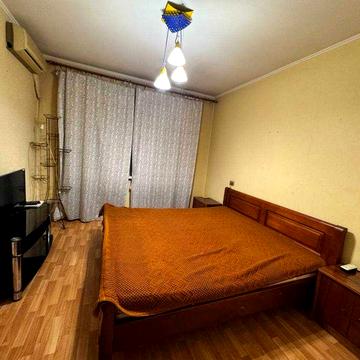 Бл. Левада, б-р Б. Хмельницького, 2 кім. окремі, за 12000 грн/міс+ ком