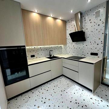 Продаж 1 км квартири поруч з озером