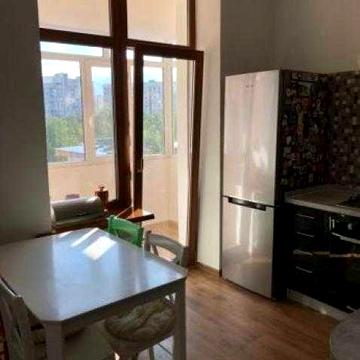 Продам 2 к кв метро Защитников Украины, в 7- ми этаже.