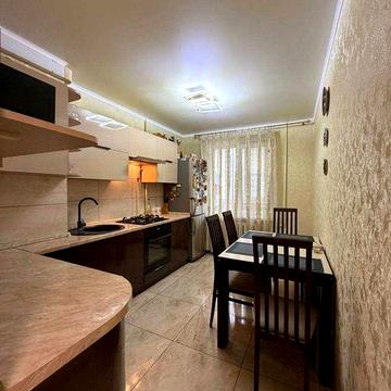 У продажу трикімнатна квартира на Черемушках, площа Толбухіна