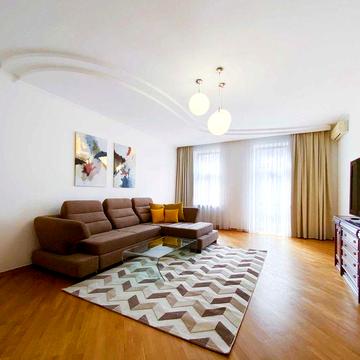 Богдана Хмельницкого ул. 82, аренда 4-комн. Без комиссионных!