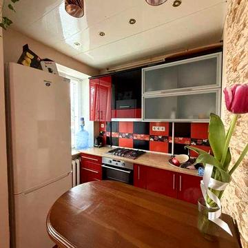 2  к квартира, р-н 5 школа, цегляний будинок з меблями та технікою