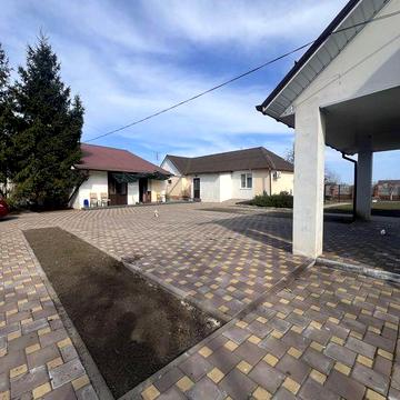 Продам будинок з бізнесом