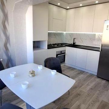 БЕЗ %  3 х кімнатна квартира Харків ( Пісочин) від власника.