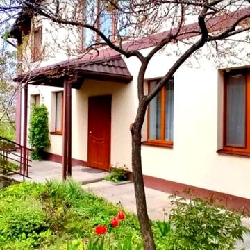 Продаж просторого 2-поверхового будинку на Старому місті