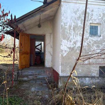 Житловий будинок та земельна ділянка 25 сот. смт. Добротвір