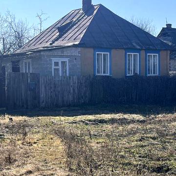 Будинок з великою ділянкою землі в передмісті Харкова