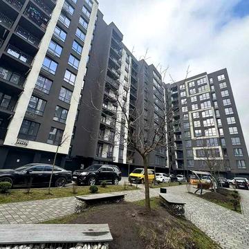 Продається простора 2-кім квартира в зданому та заселеному будинку