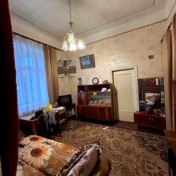 Продам 2-х кімнатну квартиру в центрі міста